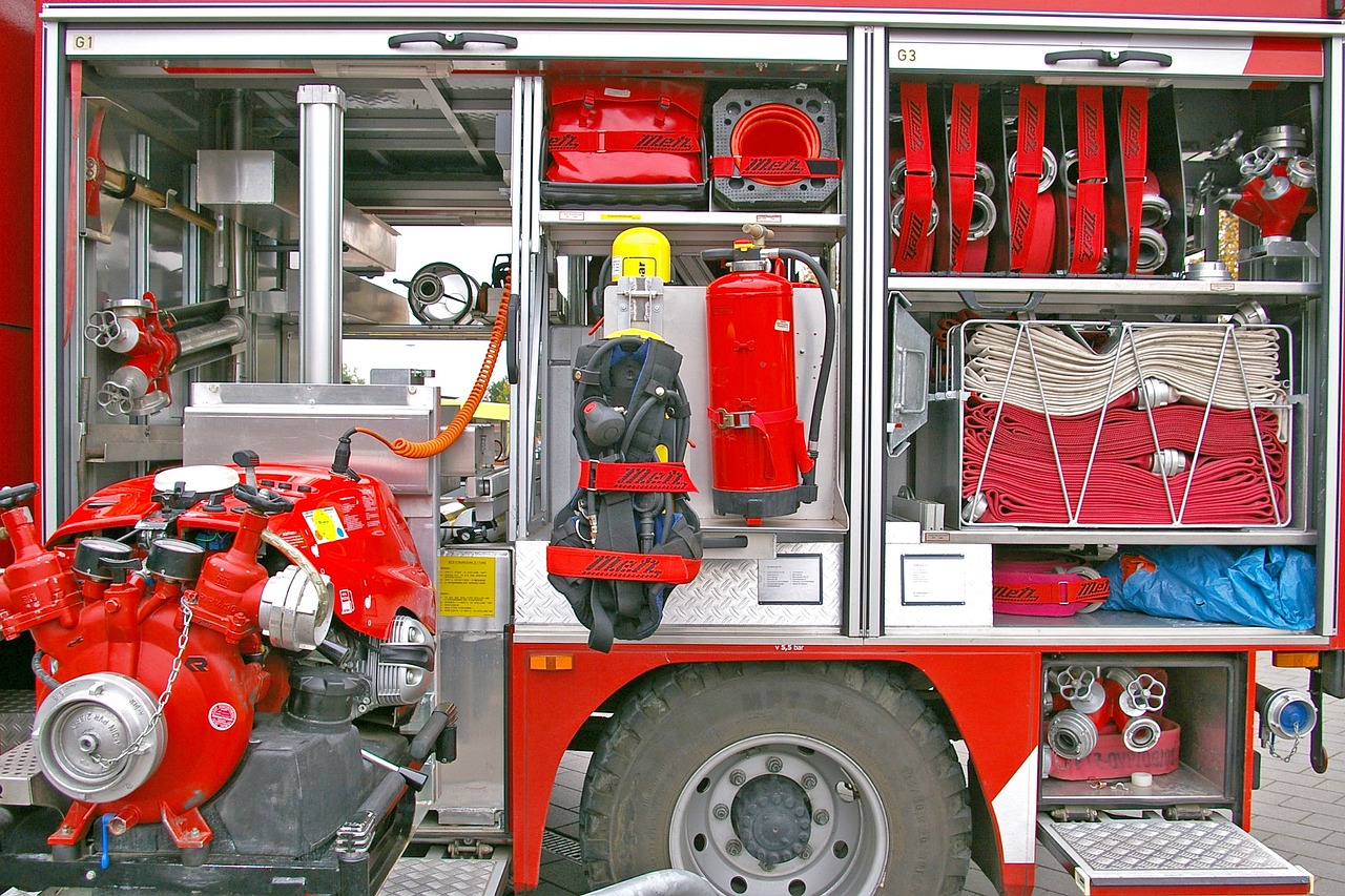 fire fighters, fire fighting technology, fire truck-997846.jpg